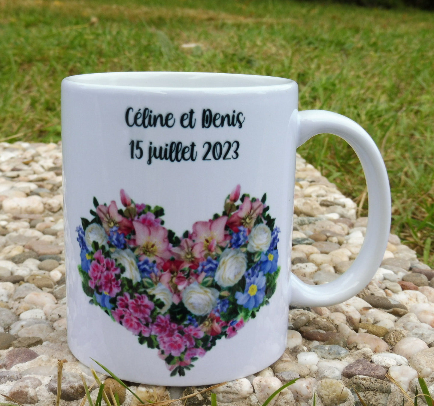 Mug personnalisé fleurs en coeur avec prénom