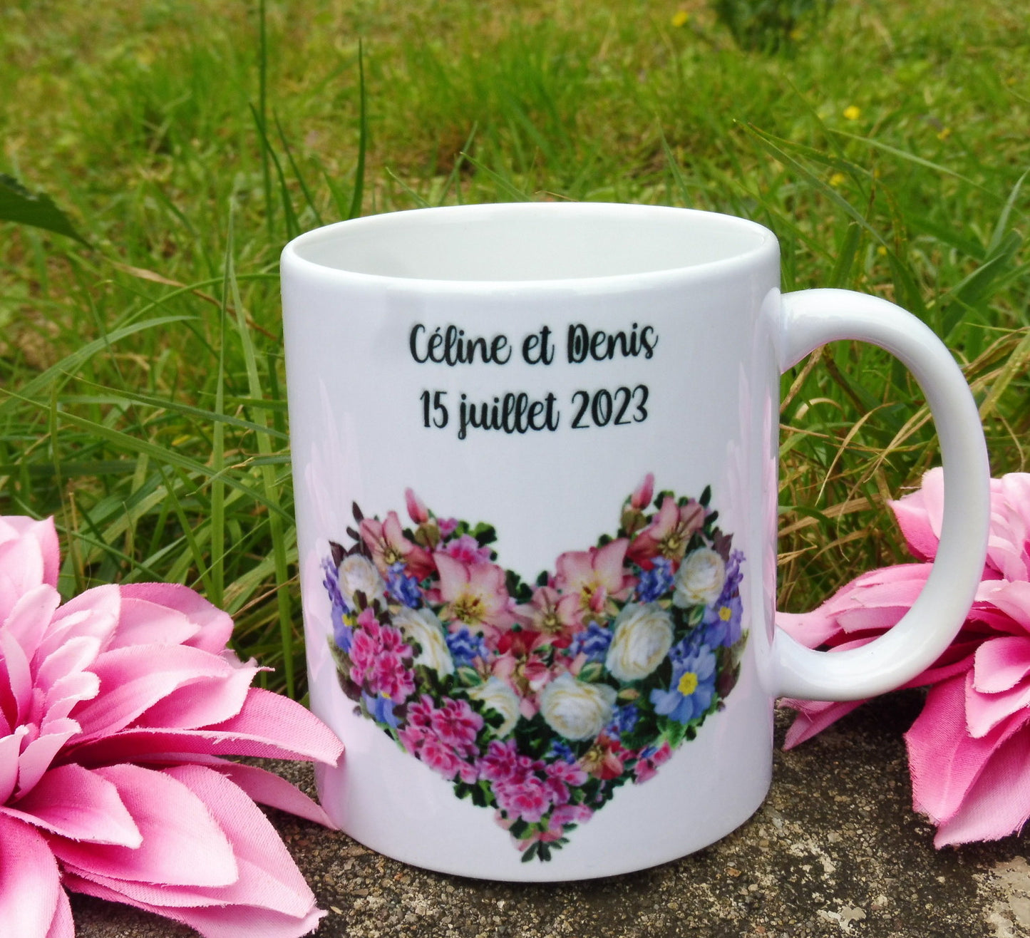 Mug personnalisé fleurs en coeur avec prénom