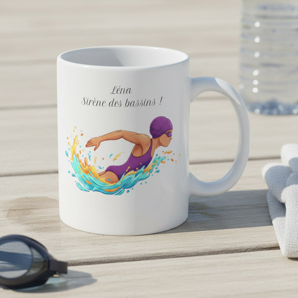 Tasse personnalisé avec prénom ou texte avec une nageuse de profil qui nage - Cadeau nageur ou nageuse