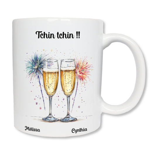 Mug blanc en céramique avec un dessin représentant 2 verres de champagnes avec en fond des feux d'artifices