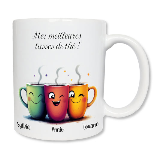 Mug blanc en céramique avec un dessin représentant 3 tasses l'une à côté de l'autre qui sourient