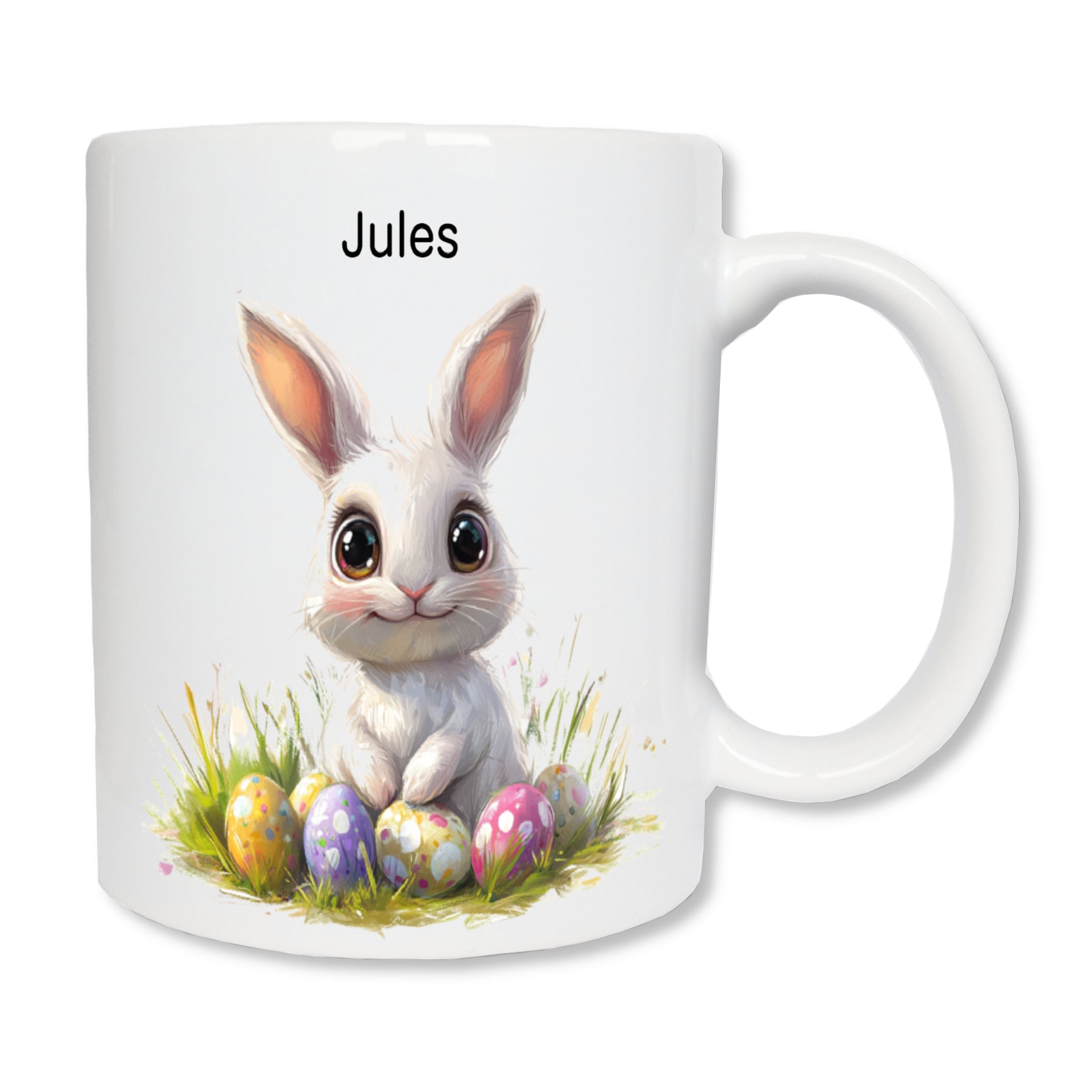 Mug blanc en céramique de 325 ml représentant un lapin de pâques blanc avec des oeufs colorés et personnalisé avec un prénom.