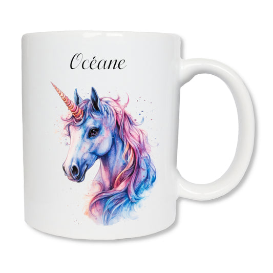 Mug blanc en céramique de 325 ml avec une tête de licorne bleue et rose, et personnalisé avec un prénom. Cadeau parfait pour un anniversaire.
