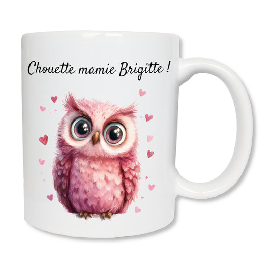 Mug blanc en céramique de 325 ml avec le dessin d'une chouette amusante rose, et personnalisé avec votre texte. Un cadeau pour une chouette mamie