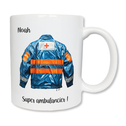 Mug blanc en céramique avec un dessin représentant une veste d'ambulancier bleue avec des bandes oranges, de dos