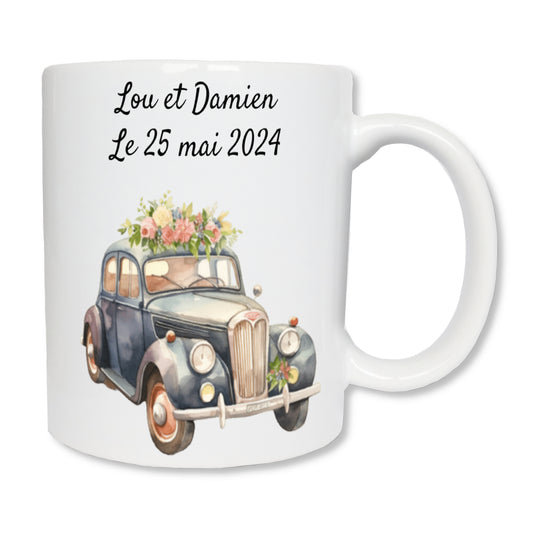 Mug personnalisé en céramique avec une voiture de collection et en haut le prénom des mariés et leur date de mariage