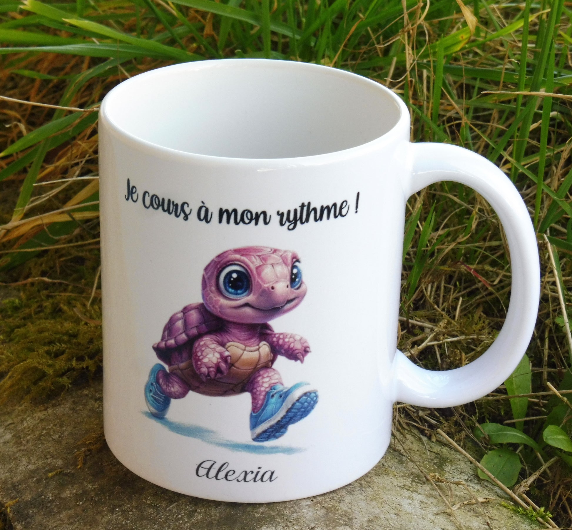 Mug avec une tortue qui court avec des baskets