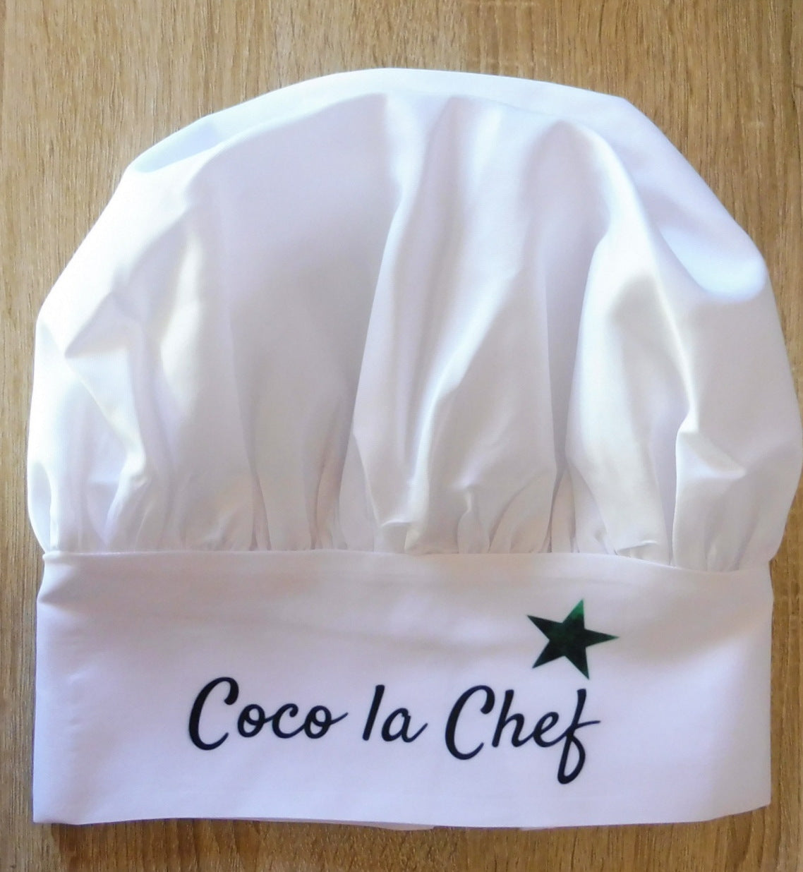 Personalized toque printed with a first name