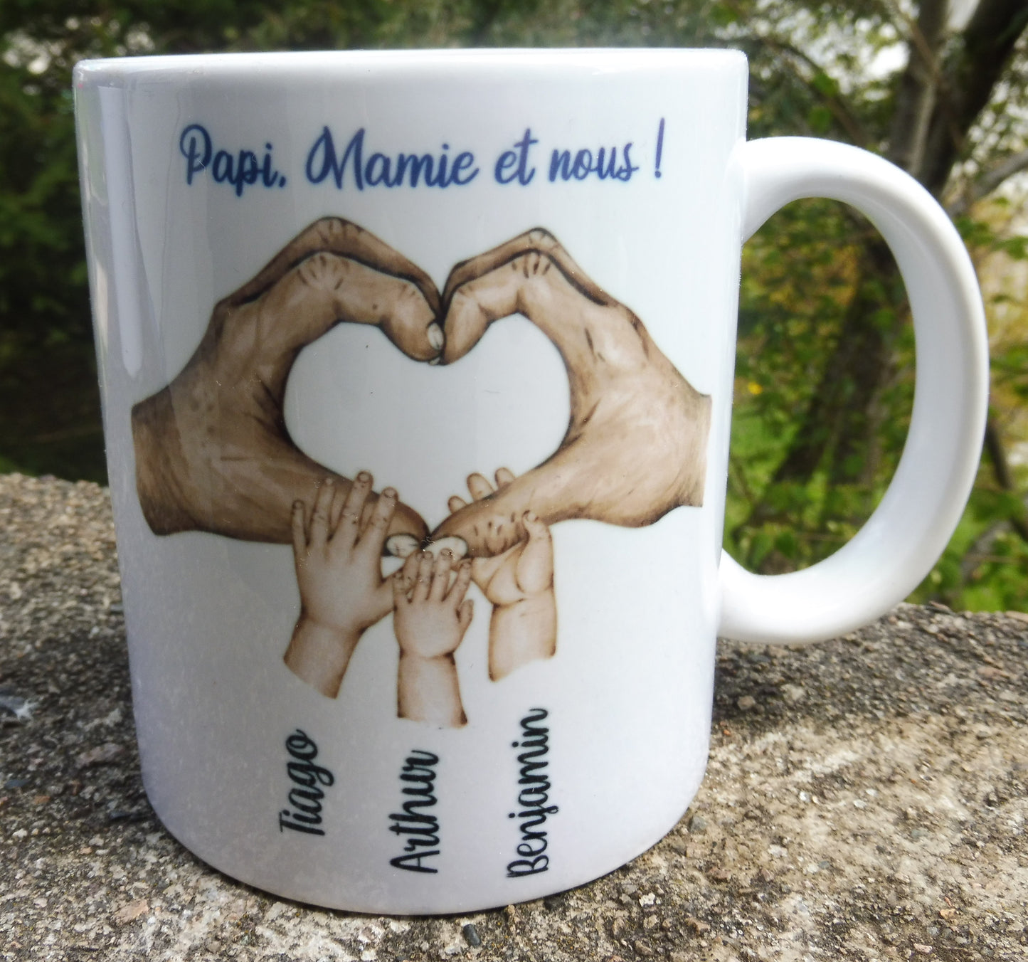 Personalized mug hands of grandpa and grandma and their 2 grandchildren