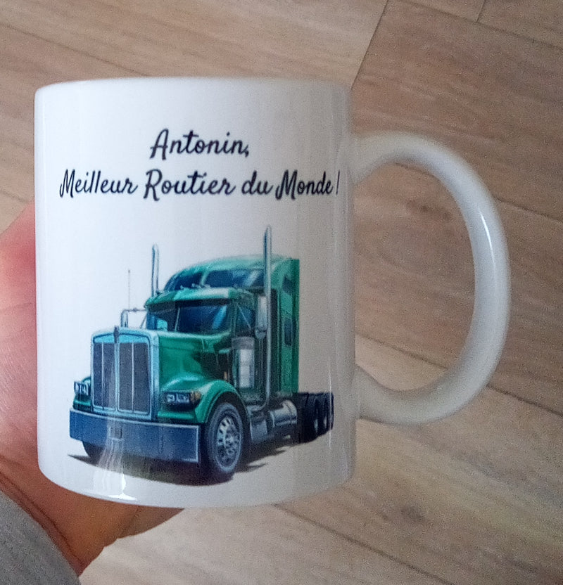 Détail impression mug camion routier personnalisé avec prénom
