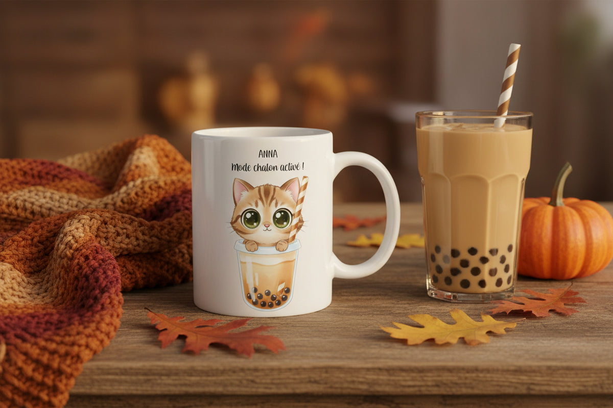 Mug personnalisé avec chaton tigré marron dans un bubble tea et prénom
