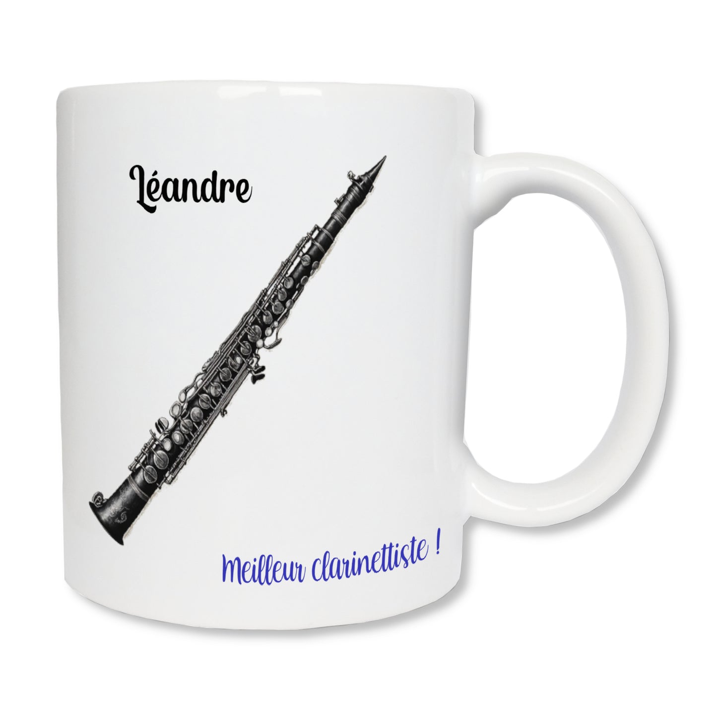 Mug personnalisé en céramique de 325 ml avec une clarinette noire de profil. La tasse est personnalisée avec un prénom et un message. Cadeau clarinettiste