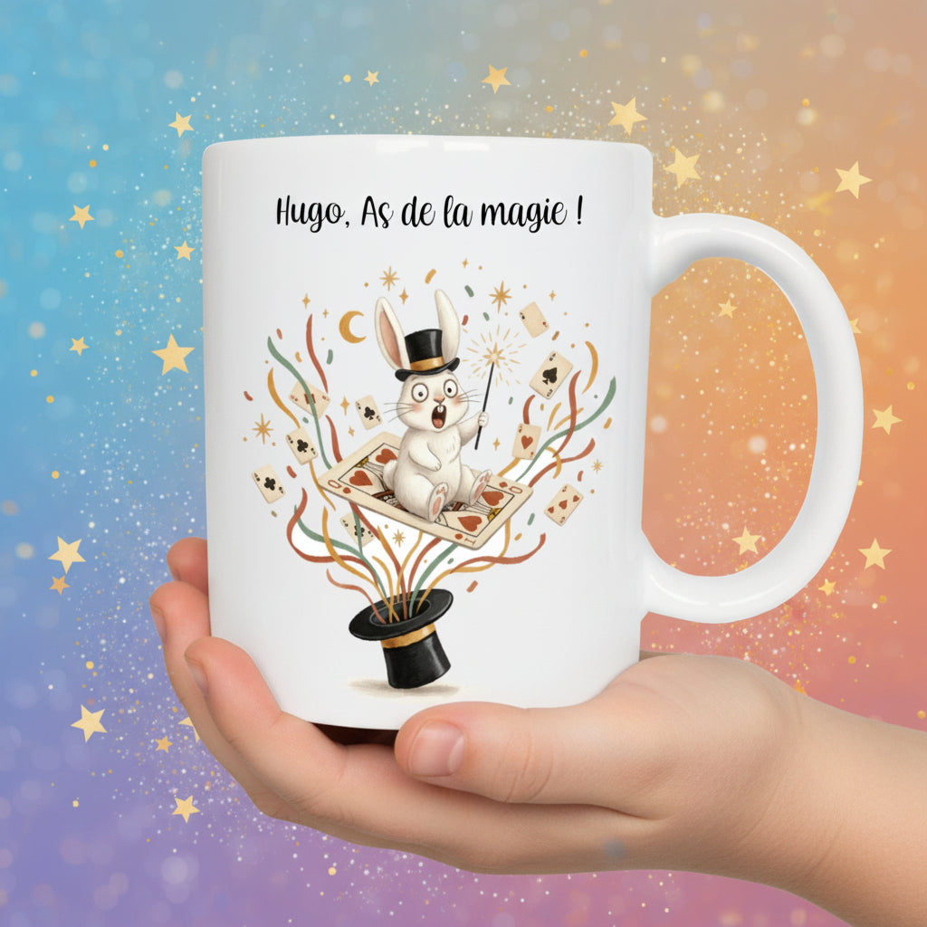 Mug magicien personnalisé tenu en main – idée cadeau enfant passionné de magie