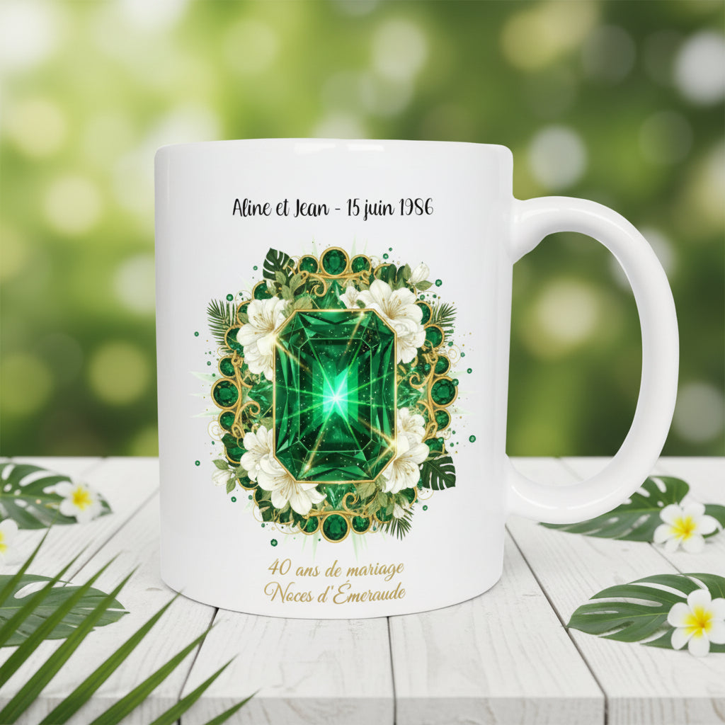 Mug personnalisé Noces d'Émeraude 40 ans de mariage, mug blanc avec émeraude et fleurs blanches sur fond vert
