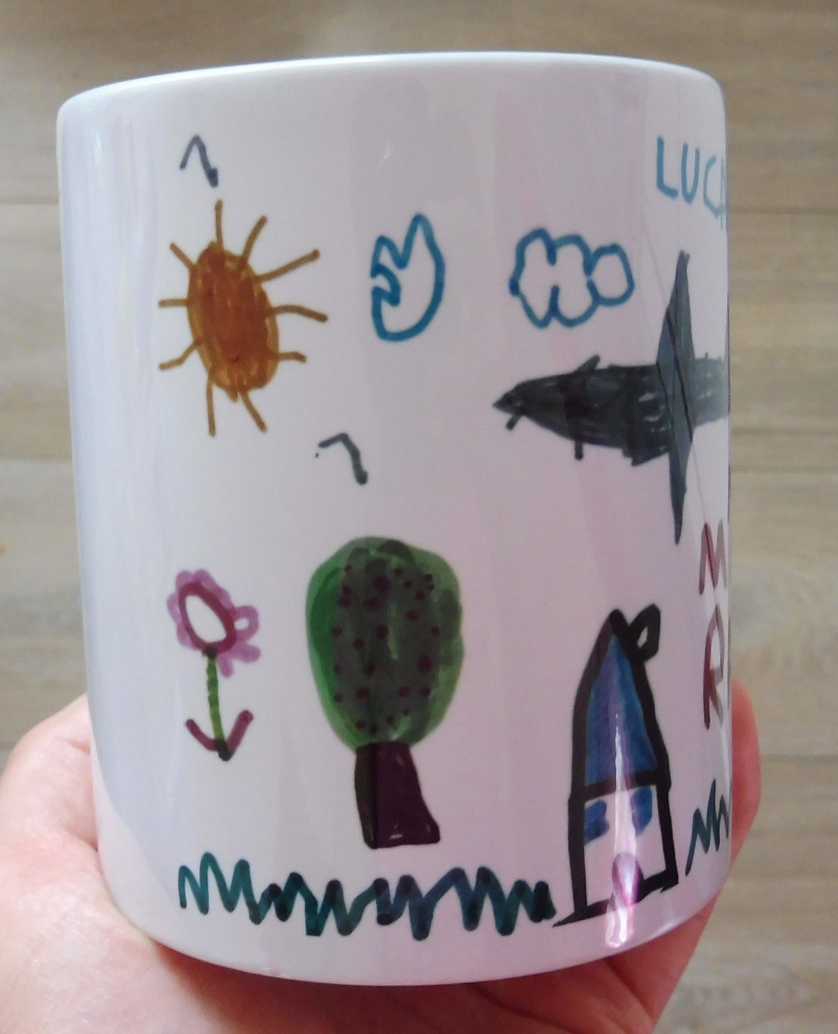 Mug céramique dessin enfant — cadeau fête des mères touchant et personnalisé

