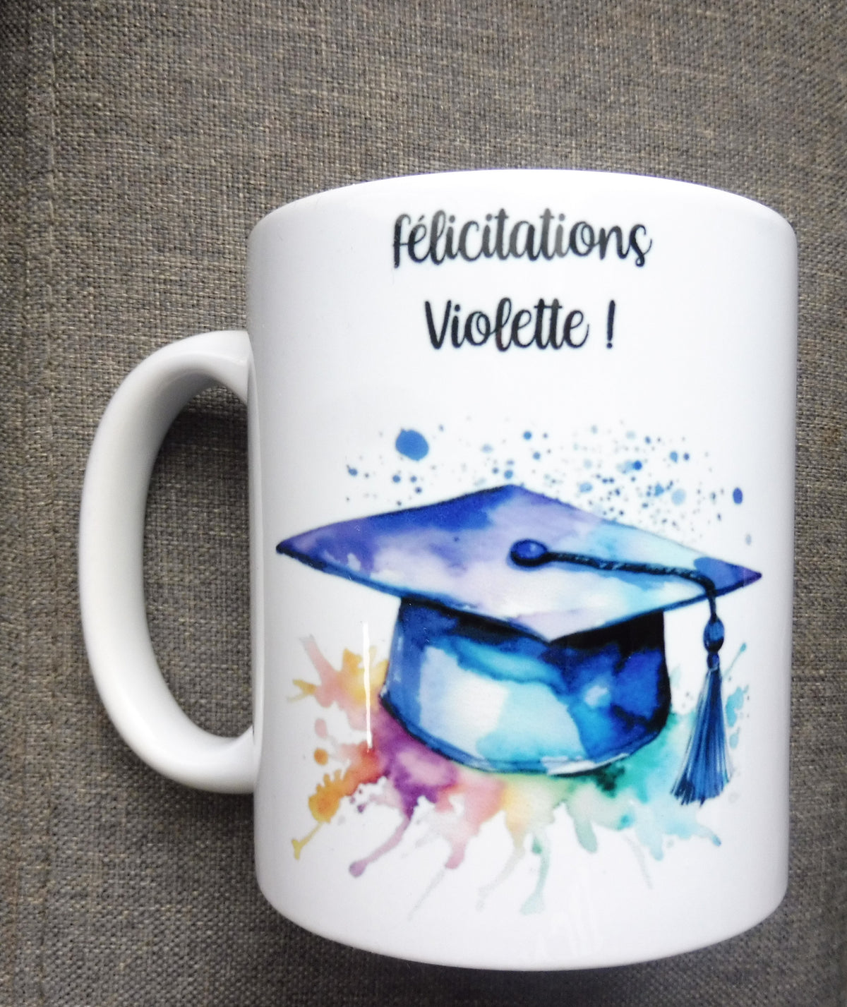 Détail mug remise de diplôme personnalisé - impression haute qualité céramique
