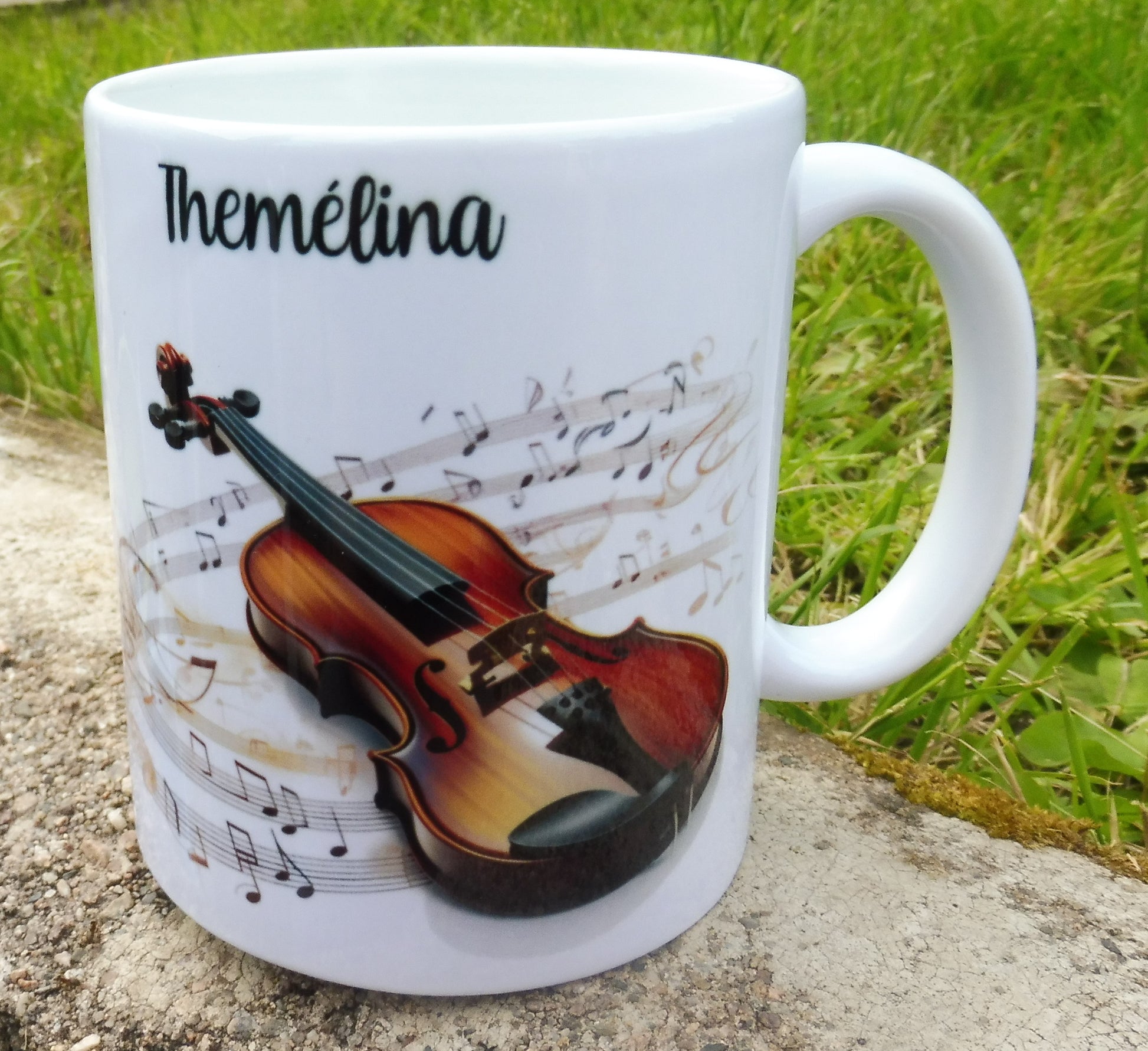 Mug personnalisé violon - détail illustration violon marron
