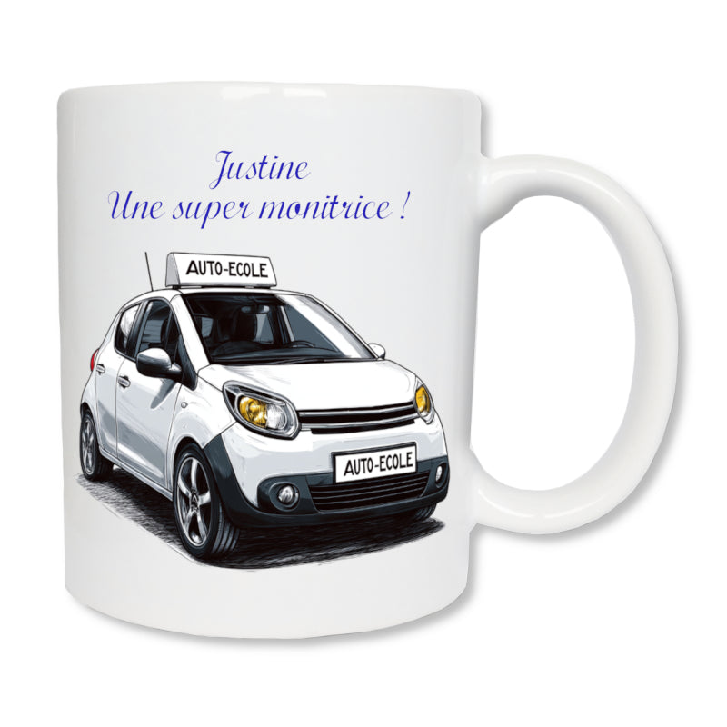 Mug en céramique blanc avec une voiture d'auto école blanche et personnalisé avec un message