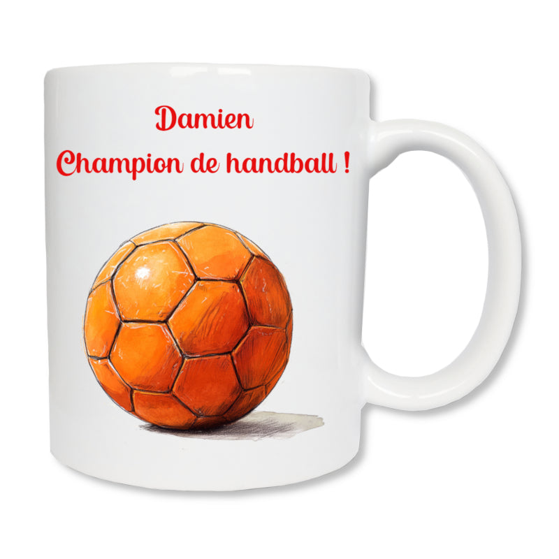 Mug blanc avec l'impression d'un ballon de handball et personnalisé avec un texte