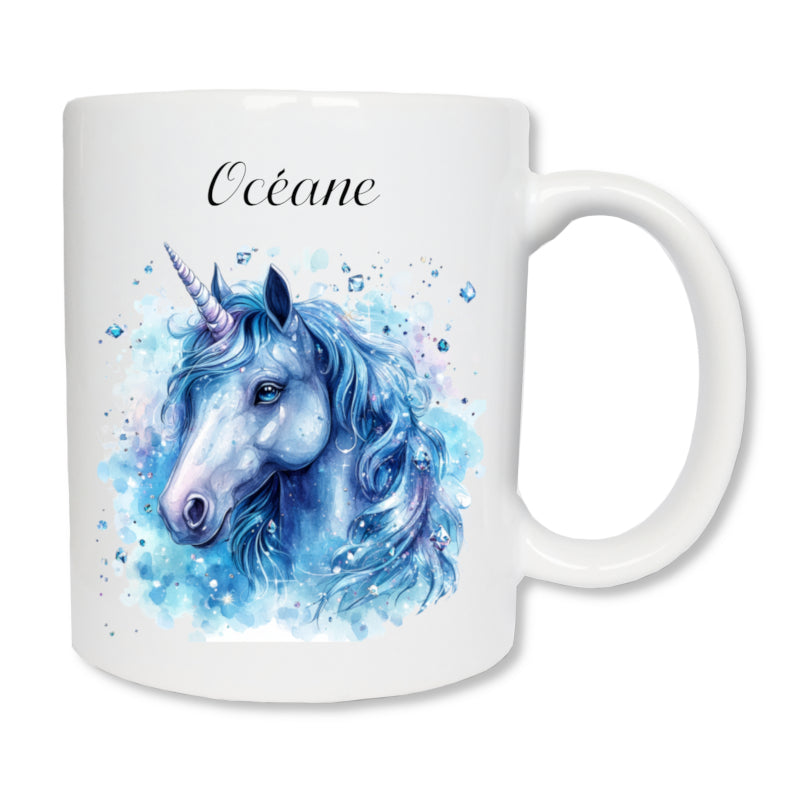Mug blanc en céramique de 325 ml avec une tête de licorne bleue de profil et personnalisé avec un prénom. Idée cadeau fille.