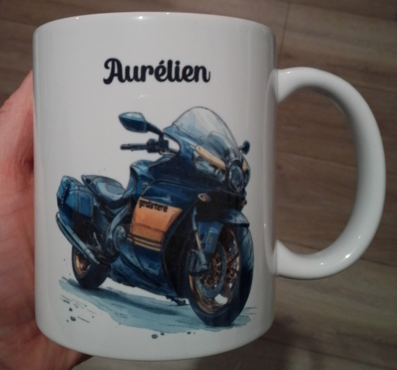 Mug en céramique blanc de 325 ml imprimé avec une moto de gendarmerie et personnalisé avec un prénom - Cadeau idéal pour gendarme