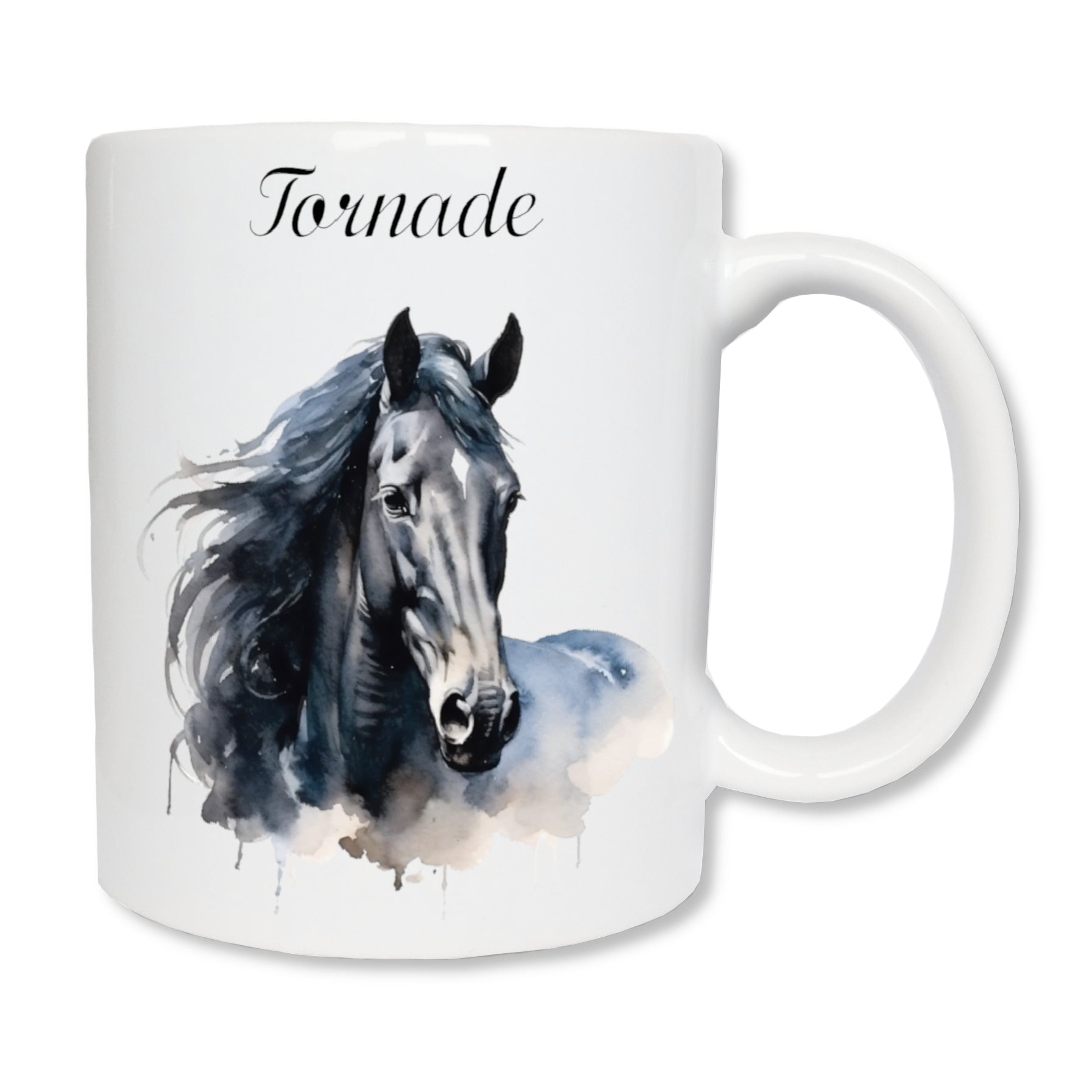 Mug personnalisé en céramique blanc de 325ml avec la tête d'un cheval noir. Le prénom "Tornade" est écrit juste au dessus.