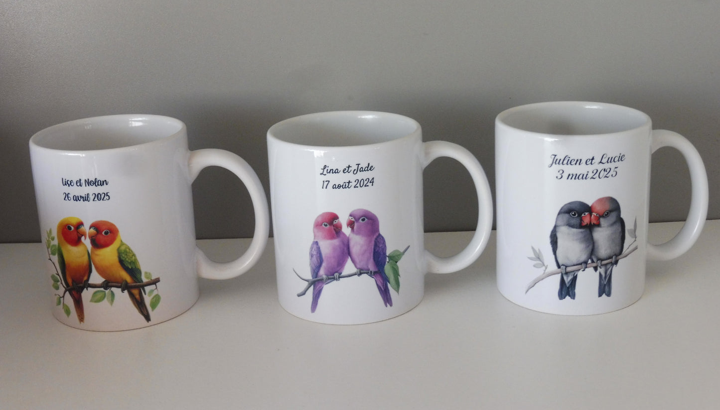 Mugs en céramique blanc de 325 ml représentant  deux oiseaux inséparables sur une branche et personnalisé avec un texte - Idée passionnés d'oiseaux