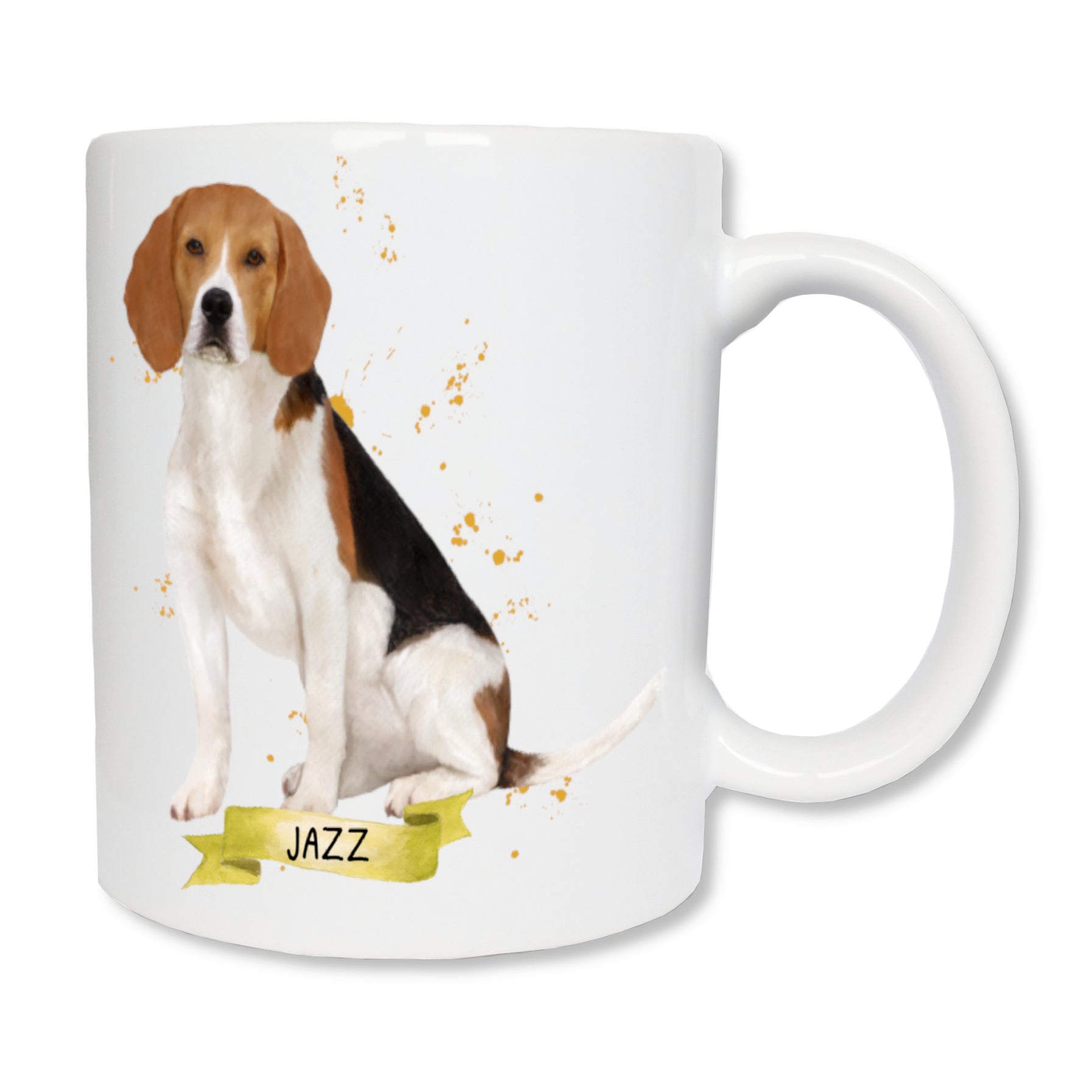 Mug personnalisé en céramique blanc affichant un beagle debout et de face. En bas, il y a une banderole jaune avec son prénom